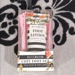 Cozy Foot set with Lavender Mint Foot Lotion & Cozy Socks! Gift tag included!